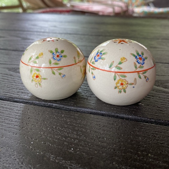 🧂 Vintage Salt and Pepper Shakers 🧂 - Picture 5 of 7